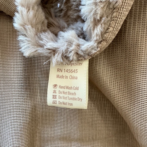 L.I.B.New York taupe faux fur Poncho OS - Picture 6 of 9